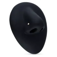 Elegante piercing nasale in oro 18k con piccolo cristallo bianco su sfondo nero