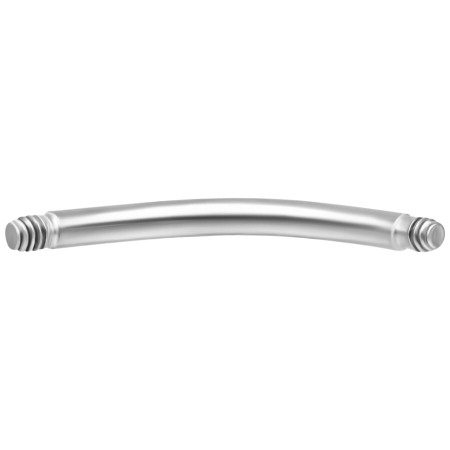 Barra piercing curva in acciaio chirurgico argento su sfondo bianco