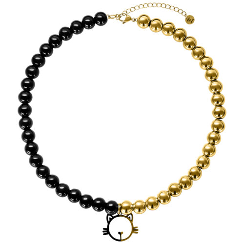 Collana con perle nere e dorate e ciondolo a forma di gatto su sfondo bianco