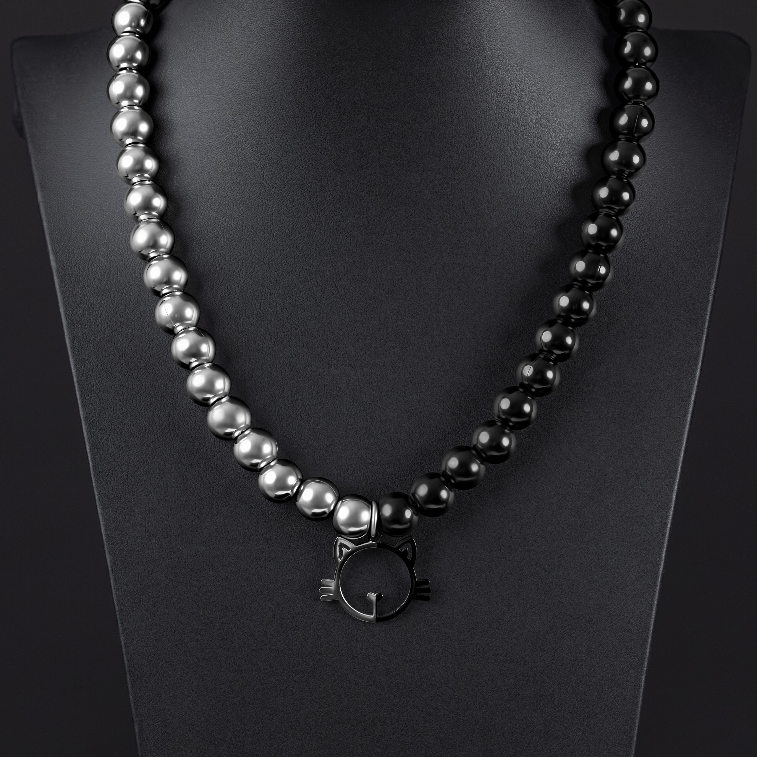 Collana in argento e nero con ciondolo a forma di gatto su sfondo nero