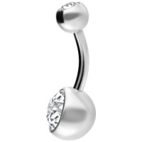 Piercing all'ombelico in titanio argento con due cristalli chiari su sfondo bianco