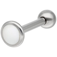 Labret in titanio argento con superficie liscia su sfondo bianco