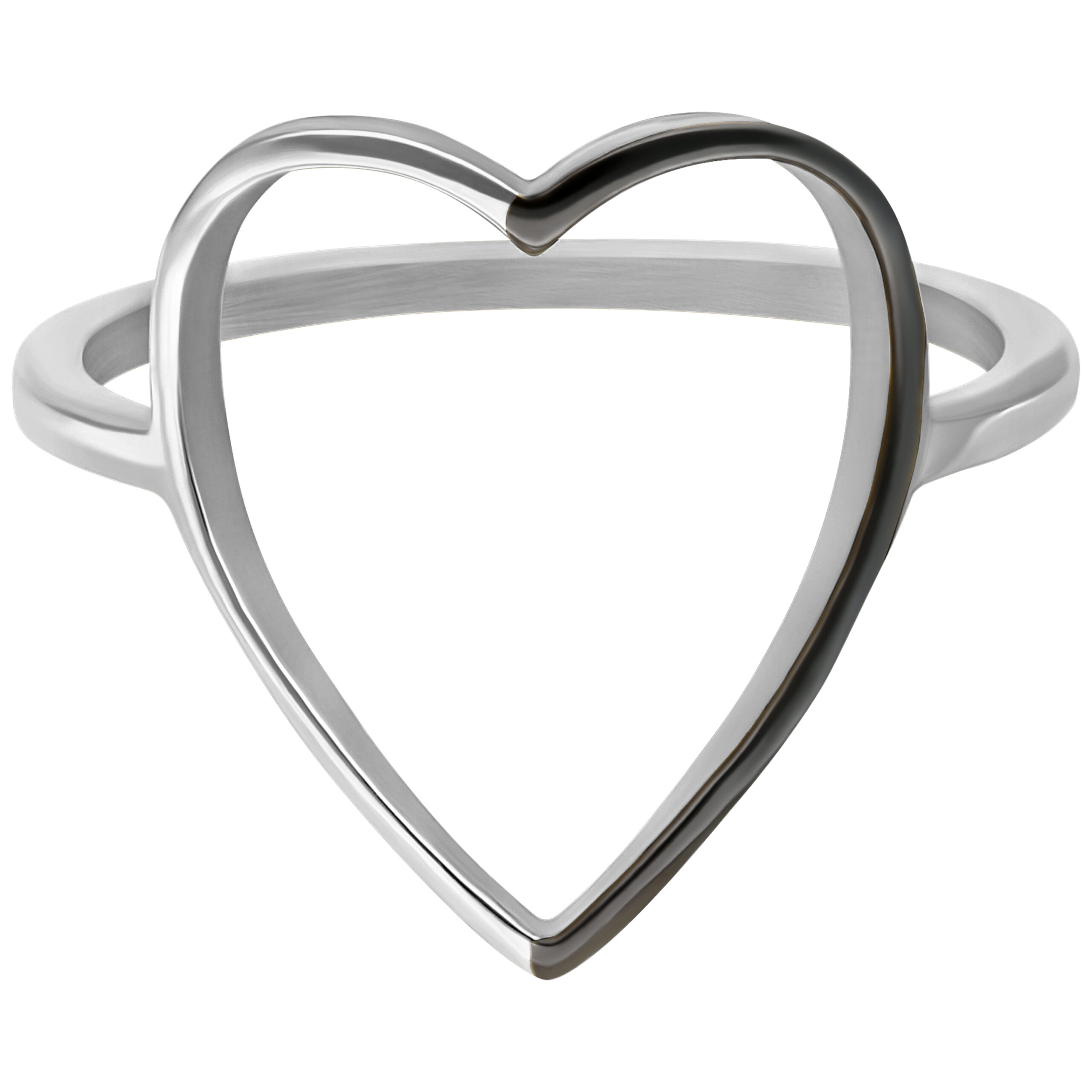 Anello a cuore in argento, acciaio chirurgico, misura 17.0 mm, su sfondo bianco