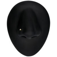 Piercing al naso in oro 18K con cristallo di zirconia chiaro su sfondo nero