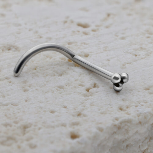 Piercing nasale in acciaio chirurgico argento su pietra chiara