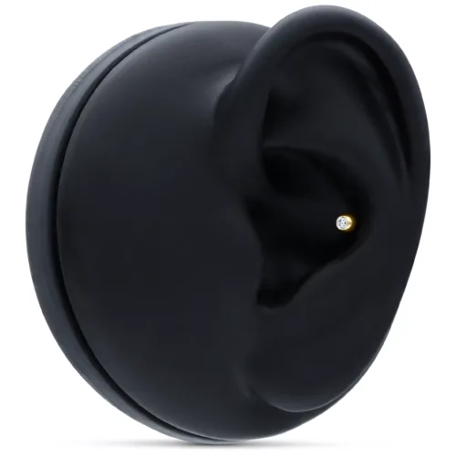 Cono d'oro 18k con pietra cristallina su display nero per orecchio