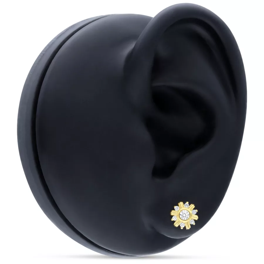 Placcatura in oro a forma di girasole con cristallo chiaro su modello di orecchio nero