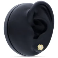 14K Gold Girasole con Cristallo Placcatura in oro a forma di girasole con cristallo chiaro su modello di orecchio nero
