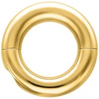 Anello Tribal Dream rotondo, dorato, in acciaio chirurgico su sfondo bianco