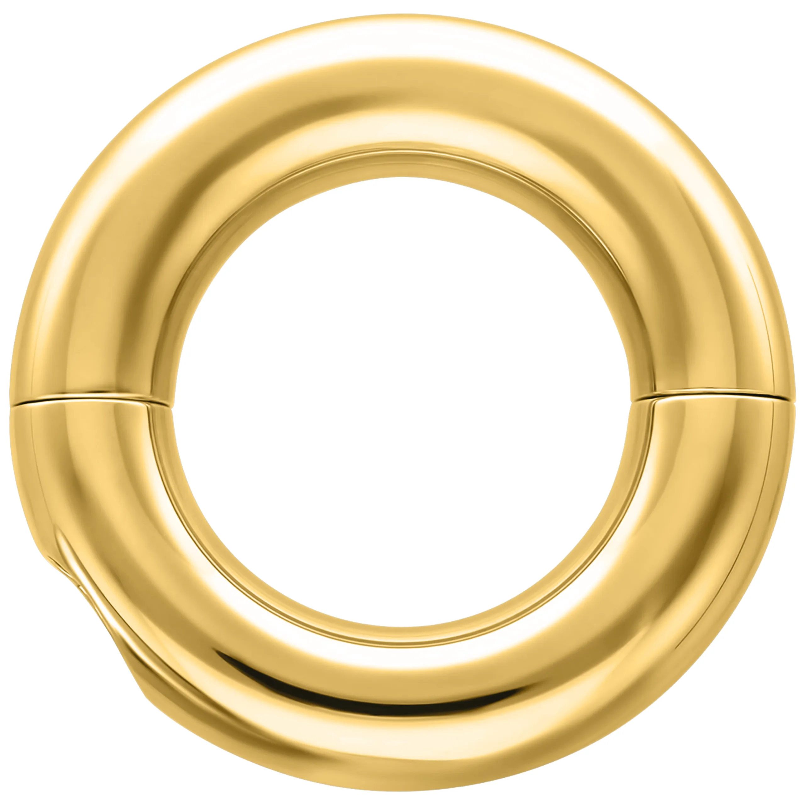 Anello Tribal Dream rotondo, dorato, in acciaio chirurgico su sfondo bianco