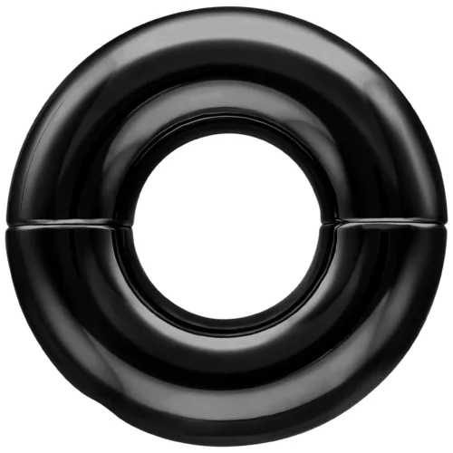 Anello Tribal Dream nero e lucido in acciaio chirurgico su sfondo bianco