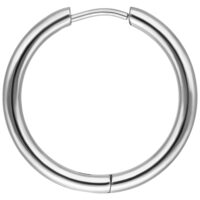 Orecchino Little Hoop argentato e lucido su sfondo bianco