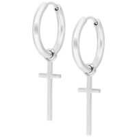 Orecchini a cerchio argento con ciondolo a croce su sfondo bianco