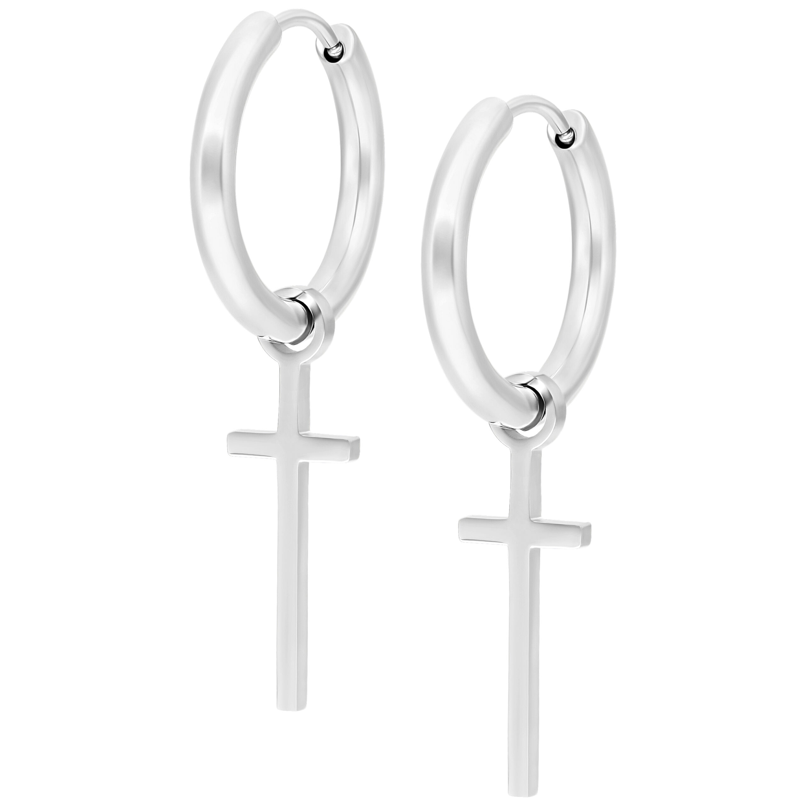 Orecchini a cerchio argento con ciondolo a croce su sfondo bianco