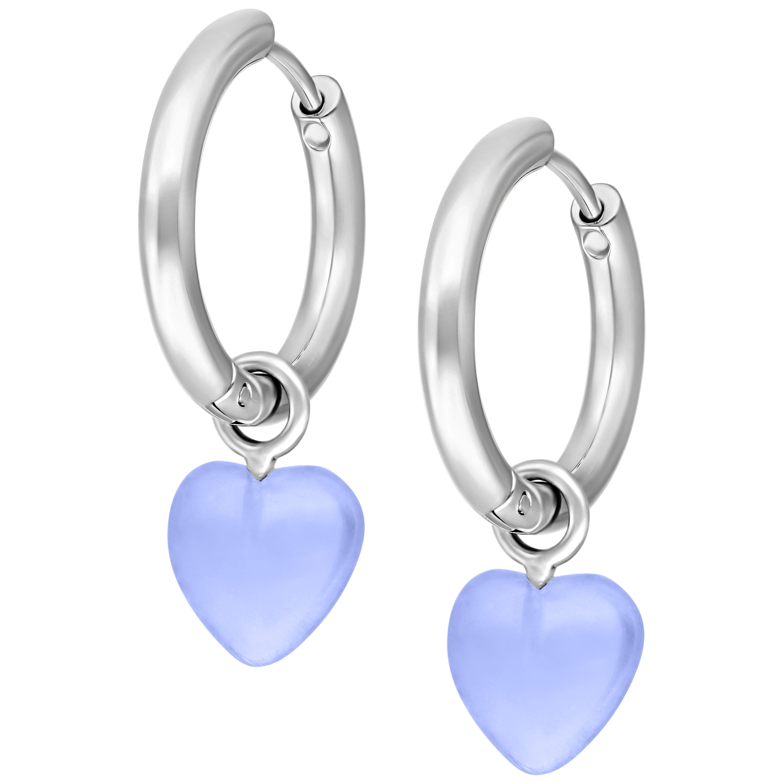 Orecchini a cerchio in argento con ciondolo a cuore blu su sfondo bianco