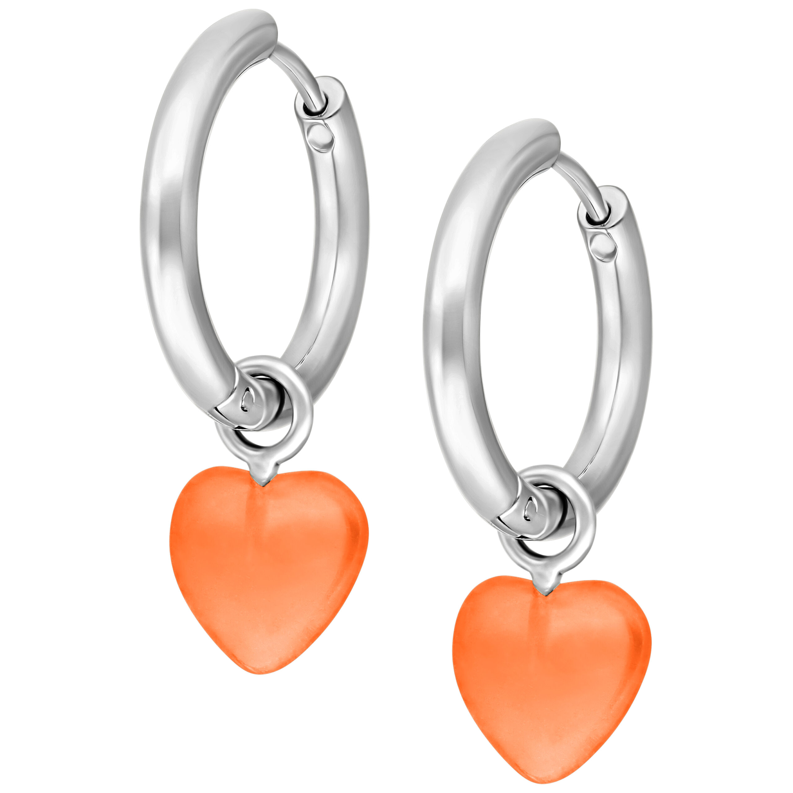 Orecchini a cerchio in argento con ciondolo a cuore arancione su sfondo bianco