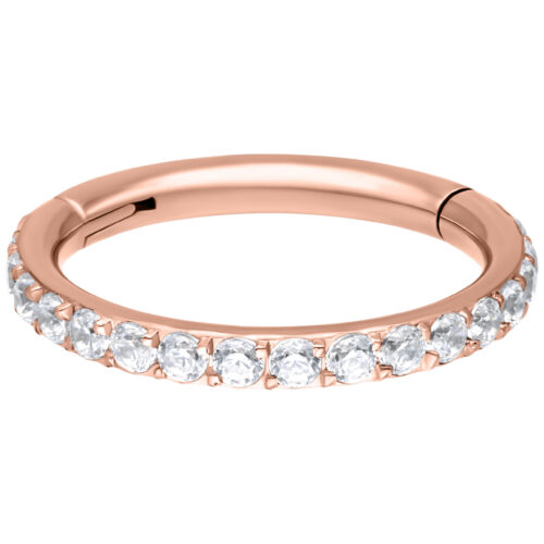 Anello piercing in oro rosa con cristalli chiari su sfondo bianco