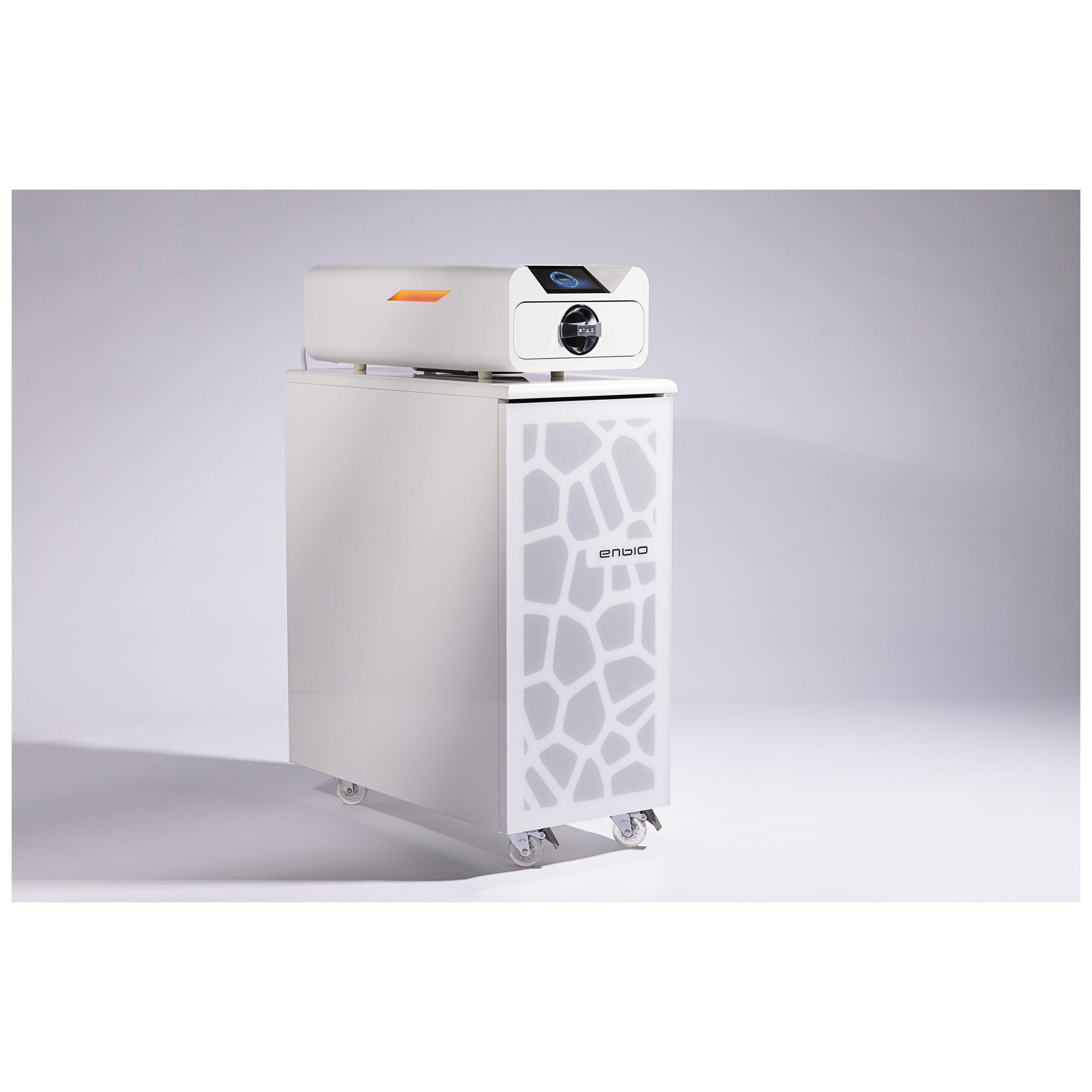 Carrello bianco con unità di sterilizzazione su sfondo grigio chiaro