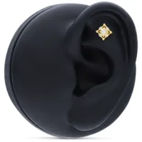 14K Oro Fiore Attacco per Piercing Attacco a fiore in oro 14K su modello di orecchio nero