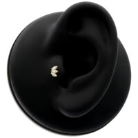 Attacco dorato Triple Fan con cristalli chiari su display nero per orecchio