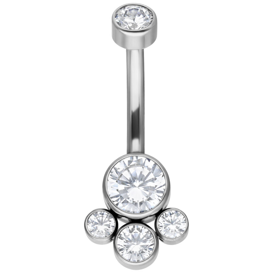 Piercing all'ombelico in titanio argento con cristalli chiari su sfondo bianco