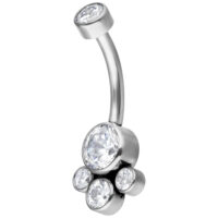 Piercing a banana in titanio con cristalli chiari su sfondo bianco