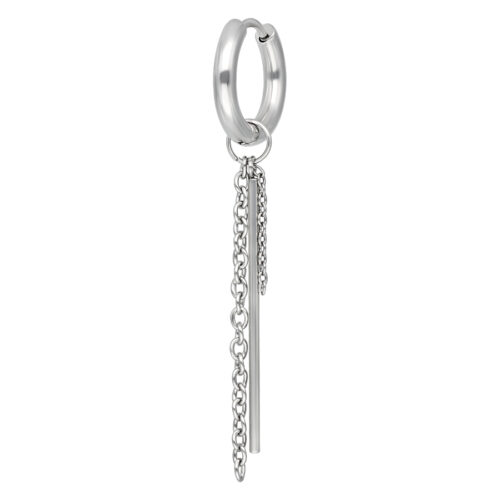 Orecchini a cerchio argento con catena pendente e barretta su sfondo bianco