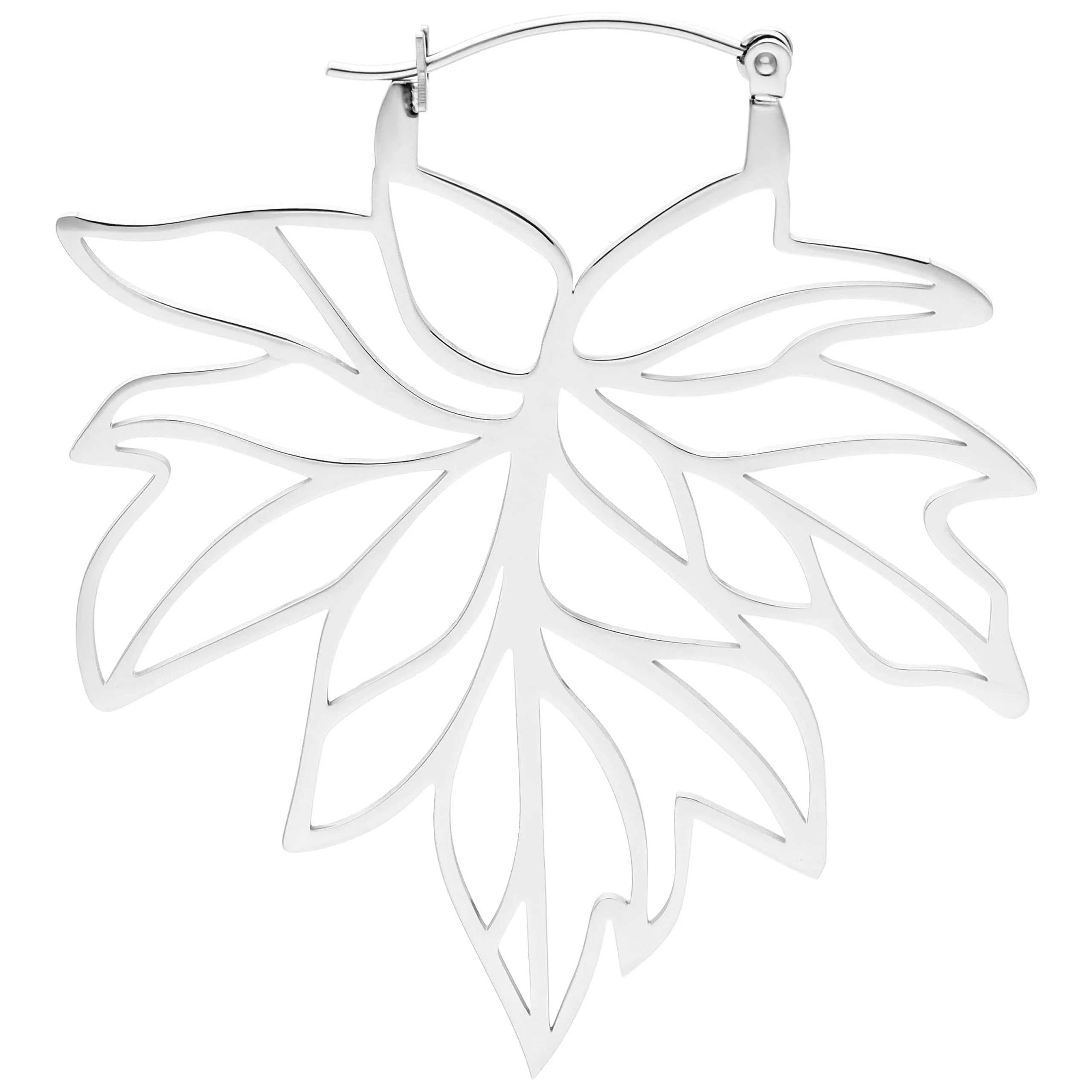 Orecchini in acciaio chirurgico a forma di foglia su sfondo bianco