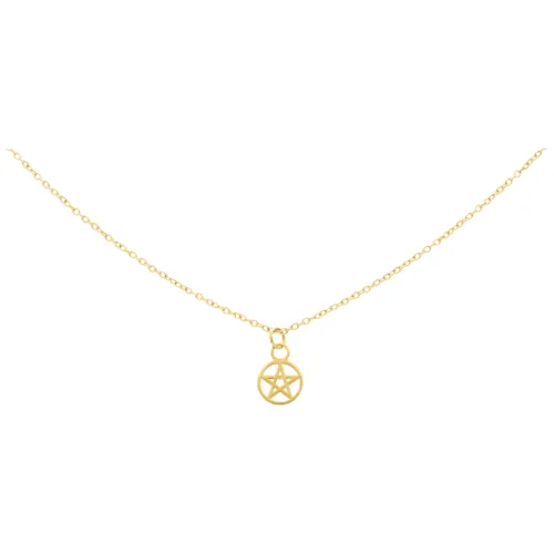 Collana dorata con ciondolo a pentagramma su sfondo bianco