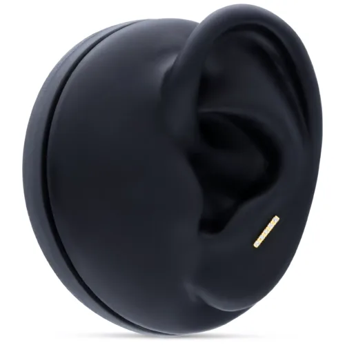 Orecchino a barra in oro 18K con cinque cristalli chiari su sfondo nero