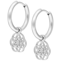 Due cerchi in argento con pendenti Flower of Life su sfondo bianco