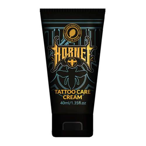 Crema per tatuaggi Hornet nera 40 ml tubo su sfondo trasparente