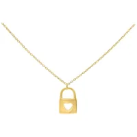 Collana d'oro in acciaio chirurgico con lucchetto e design a cuore su sfondo bianco