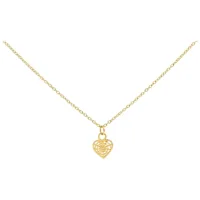 Collana con ciondolo a cuore dorato su sfondo bianco
