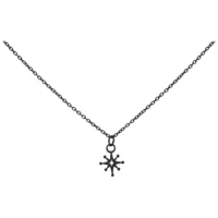 Collana Polar Star nera in acciaio chirurgico 316L su sfondo bianco