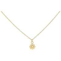 Collana dorata con piccolo ciondolo a forma di girasole su sfondo bianco
