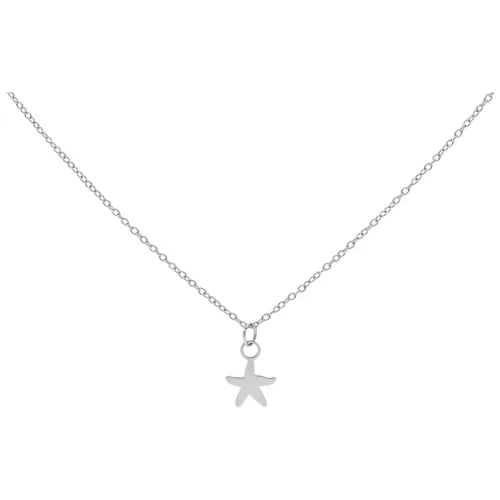 Collana argentata con piccolo ciondolo a forma di stella marina su sfondo bianco