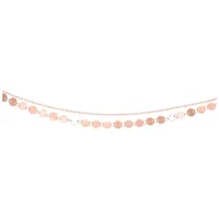 Cavigliera multistrato in oro rosa in acciaio chirurgico su sfondo bianco