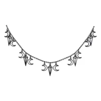 Cavigliera nera Oracle con ciondoli a forma di luna Cavigliera nera in acciaio chirurgico con lune e ciondoli geometrici su sfondo bianco