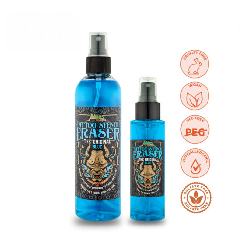 Due bottiglie blu di Aloe Tattoo Stencil Eraser con spruzzatore su sfondo bianco