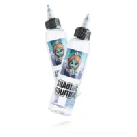 Due bottiglie di Auafee Shading Solution con etichetta colorata su sfondo bianco