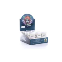 Auafee Skincare Box con vasetti da 30 ml Scatola aperta Auafee Skincare con diversi vasetti di crema bianchi su sfondo bianco