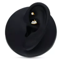 18K Gold Baguette Crystal Piercing Microbananabell dorato con taglio baguette cristallino nel modello di orecchio nero