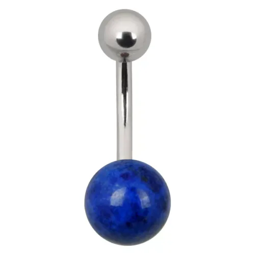 Piercing ombelico in titanio con sfera blu e argento su sfondo bianco