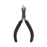 Filettatore con manico nero su sfondo bianco
