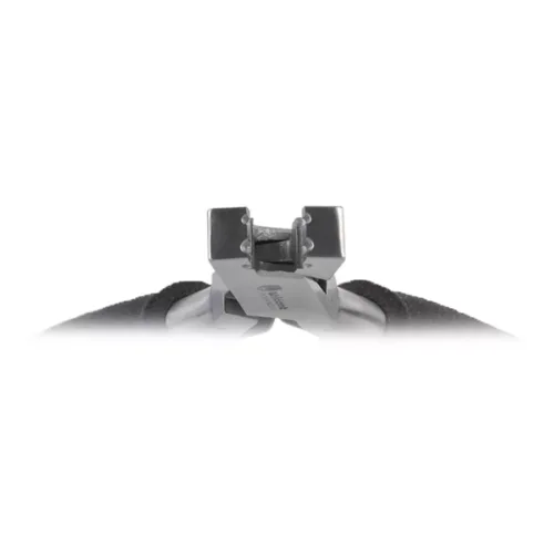 Filettatore in acciaio inox per piercing su sfondo bianco