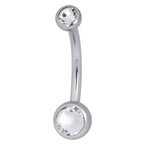 Piercing a banana in argento con due cristalli chiari su sfondo bianco