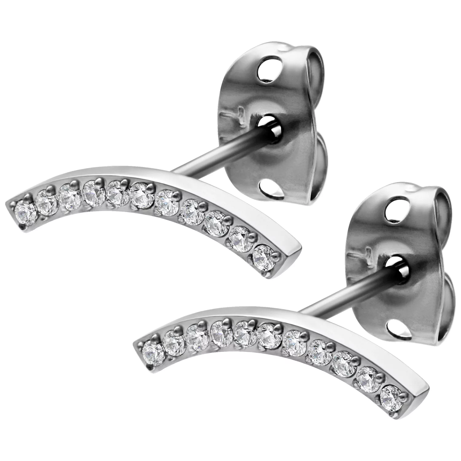 Coppia di orecchini argento con cristalli chiari su sfondo bianco
