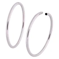 Due orecchini Hollowed Hoop in oro rosa su sfondo bianco