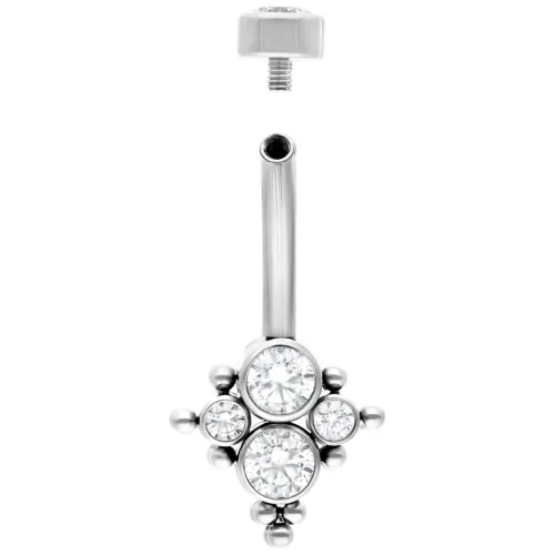 Piercing Bananabell in argento con cristalli chiari su sfondo bianco